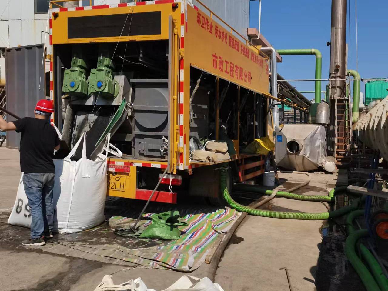 兴城淤泥压干处理